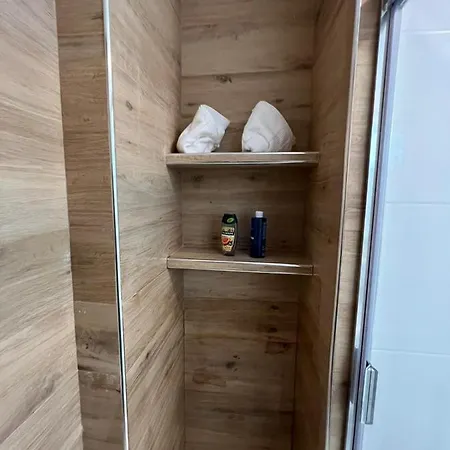 New Modern Apt El Dorado アパート *